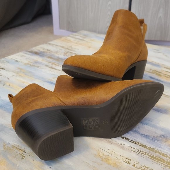 JOURNEE COLLECTION Women's Deep V Lola Block Heel Slip On Booties- Brown- Size 8 - Picture 2 of 6